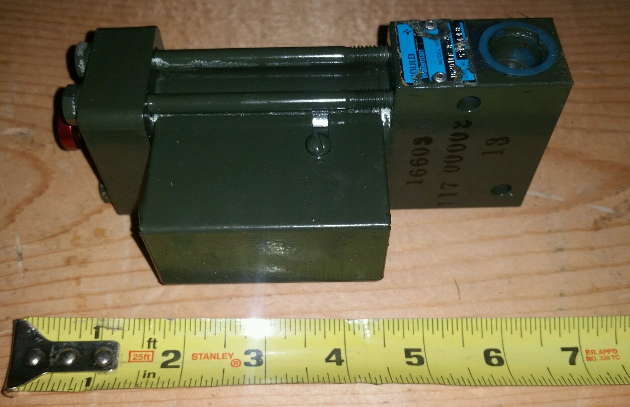 NOS Parker-Hannifin 1620TLE-8-24 Gould Solenoid Valve 3000-PSI 24-V Hydraulic